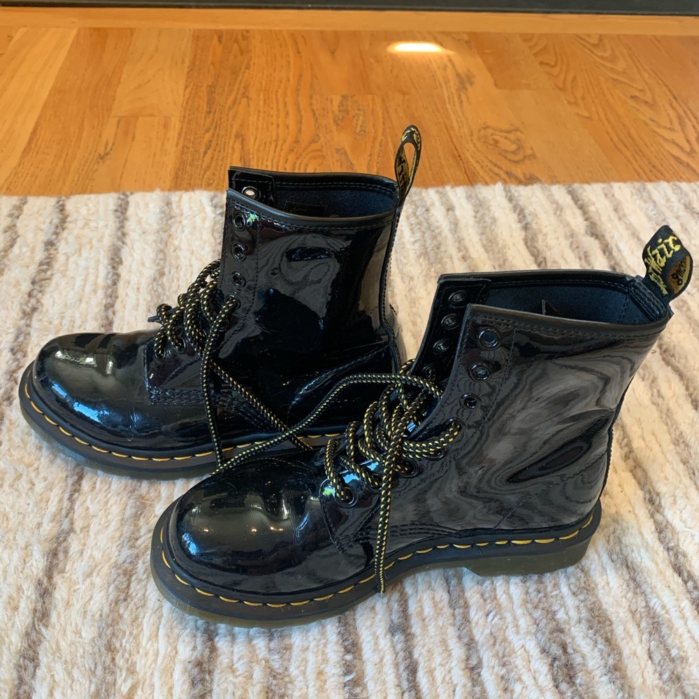 Shinny doc martens size 7
